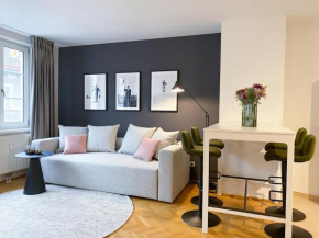 Nest perfect for 2-4 hip area and free parking